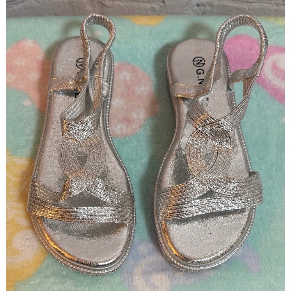 G.N.D. Womens‎ Metallic Silver Strappy Slingback Flat Sandals Size 6